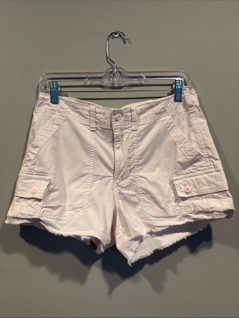 American Eagle Outfitters Light Pink Cargo Shorts- 90’s boyfriend short
